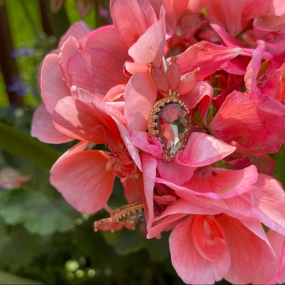 Gold embellished peach detail bracelet - Picture 5 of 8